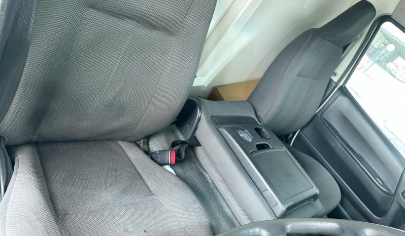 
								2013 Toyota Hiace SLWB TRH221R full									