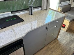 
										2021 WILLOW RV ACACIA-402 CARAVAN full									
