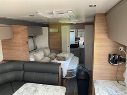 
										2023 Jayco Silverline 24.7 ft Caravan full									