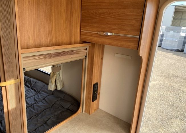 
								2015 Swift Explorer 4FB Caravan full									